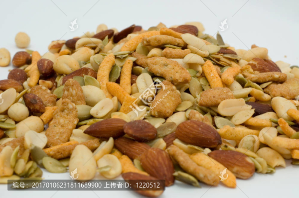 堅(jiān)果和薯片