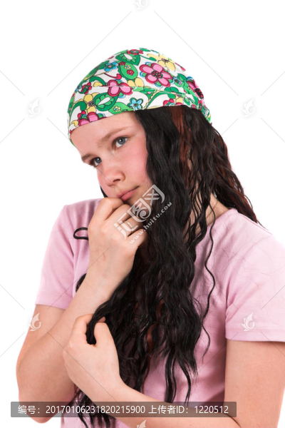害羞的十歲女孩戴頭巾