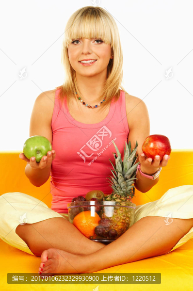水果快樂的女人