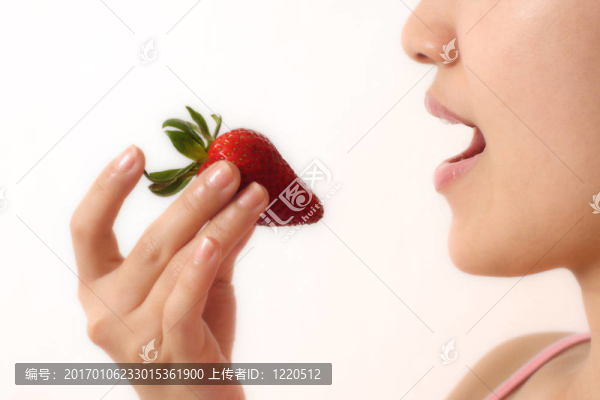 女人和草莓