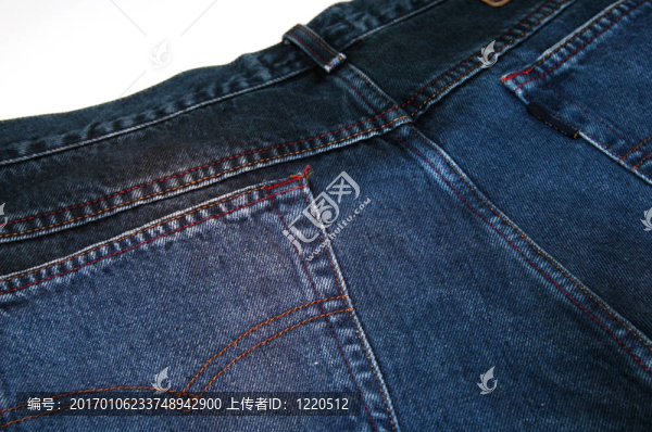 藍(lán)色牛仔褲