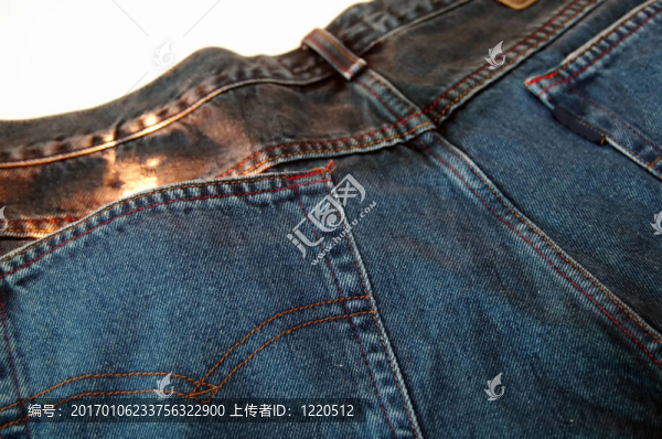 藍(lán)色牛仔褲