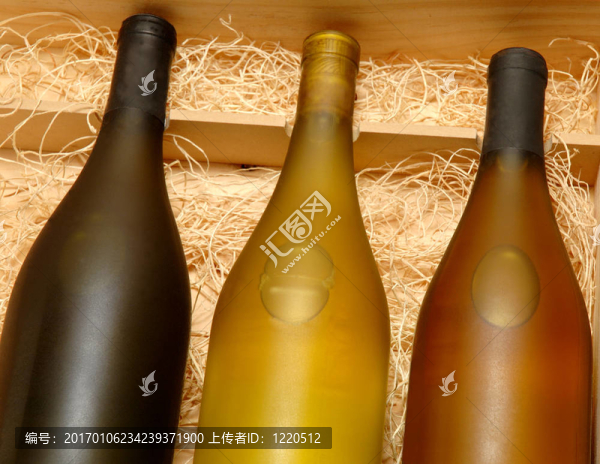 三瓶葡萄酒