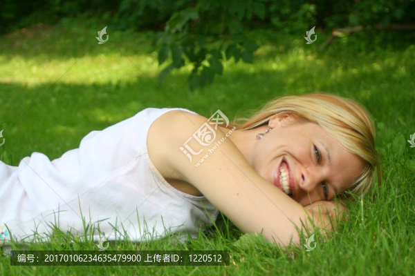 輕松的金發(fā)女人
