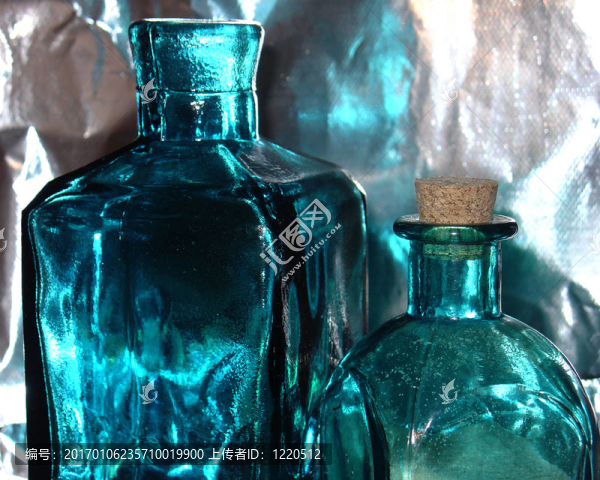 藍(lán)色的瓶子