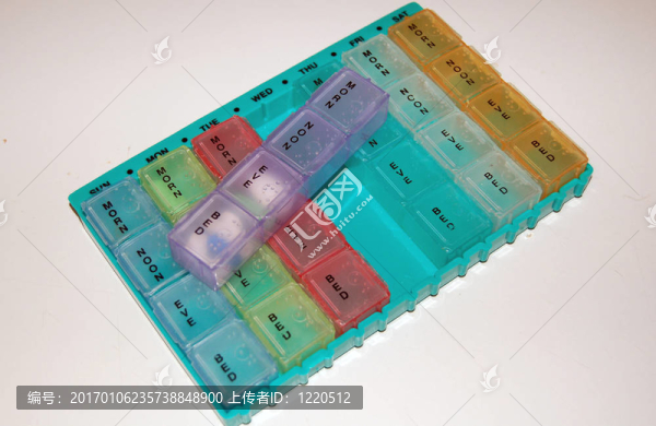 五顏六色的藥丸盒