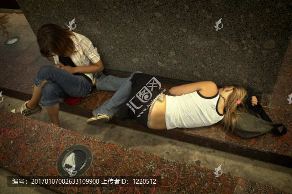 在街上的女孩（特別照片F(xiàn),/,X）