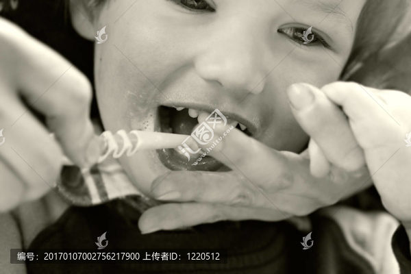 孩子清潔牙齒