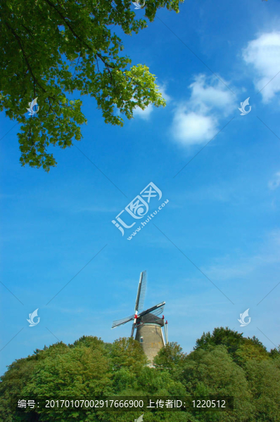 風(fēng)景如畫的風(fēng)景；老風(fēng)車。