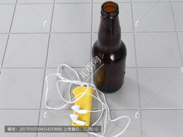 啤酒和MP3播放器