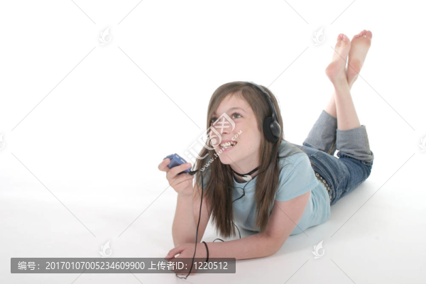 年輕的少女聽音樂1