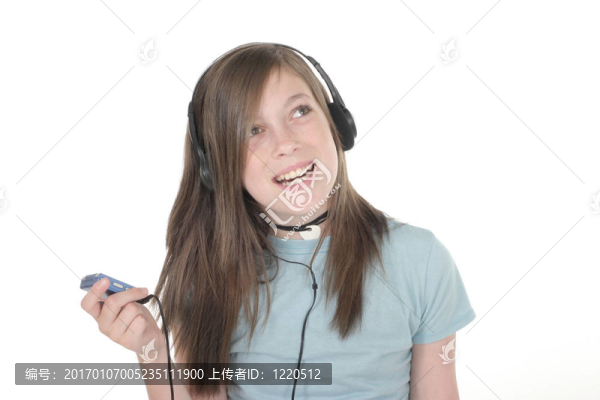 年輕的少女聽音樂4