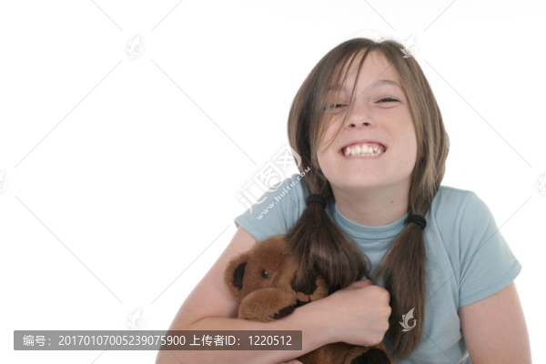 小女孩抱著泰迪熊7