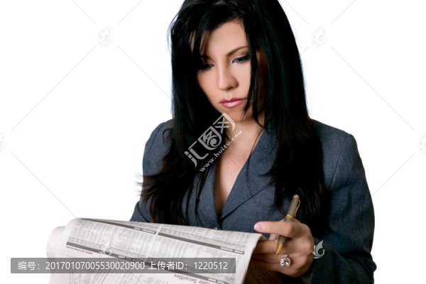 經(jīng)營(yíng)報(bào)紙和筆的女商人