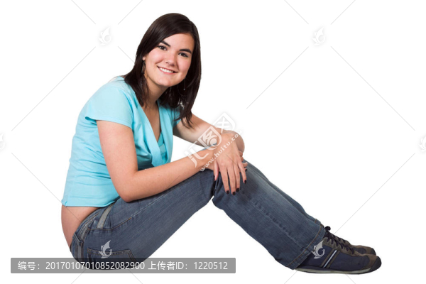 美麗的休閑女孩坐下來