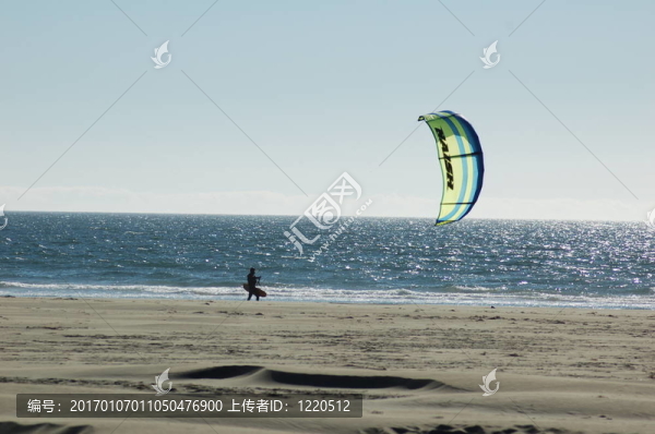 kiteboarder休息