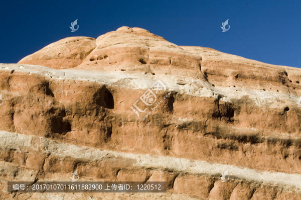 紅砂巖地層照片；拱門國家公園