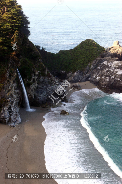 瀑布的海岸