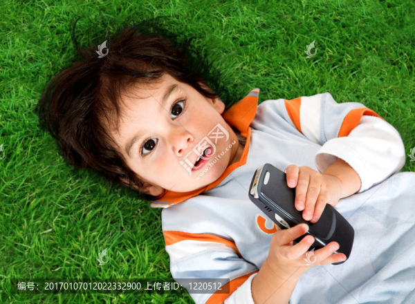 可愛的孩子和巨大的眼睛-匯圖網(wǎng) www.fosd68.com 可愛的孩子和巨大的眼睛