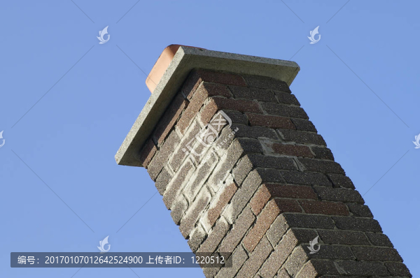 褐色的磚煙囪