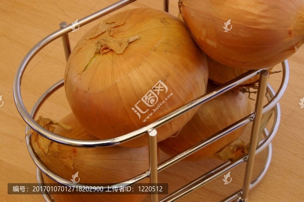 洋蔥在籃子里