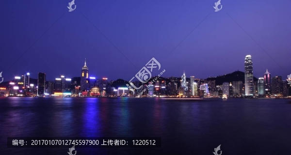香港的天際線在夜間