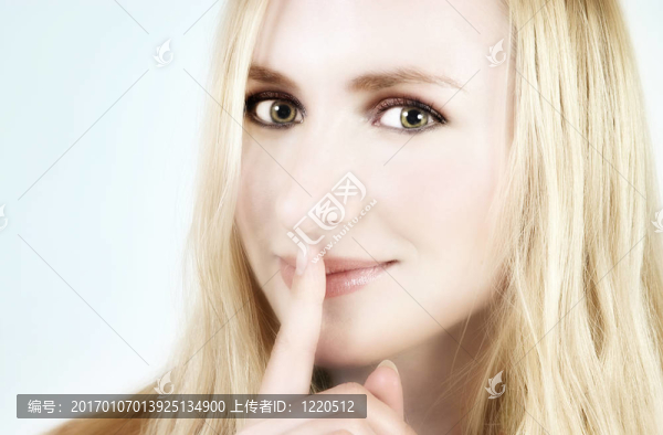 金發(fā)女孩的秘密