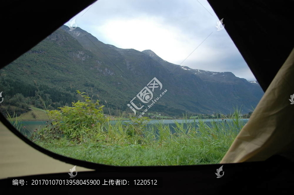 從帳篷里看