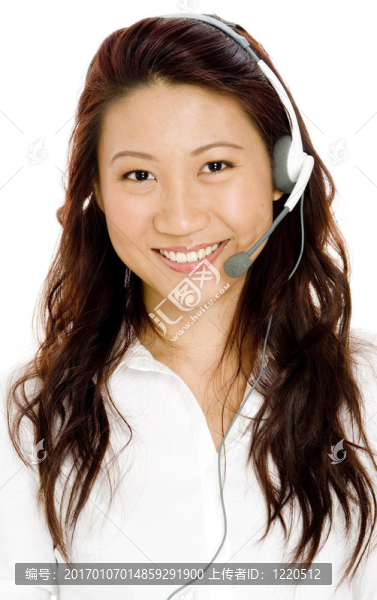 女人在耳機