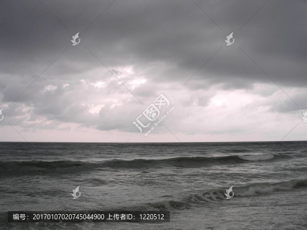 晚上暴風(fēng)雨的海洋
