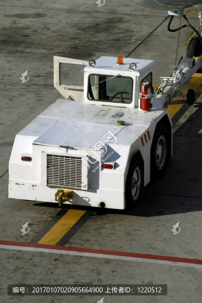 飛機牽引車