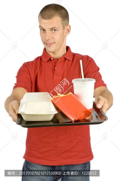 快餐托盤的人