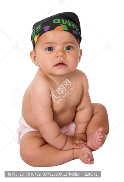 在尿布的嬰兒