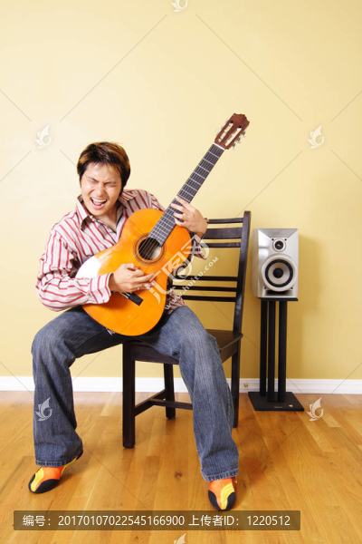 年輕的吉他手