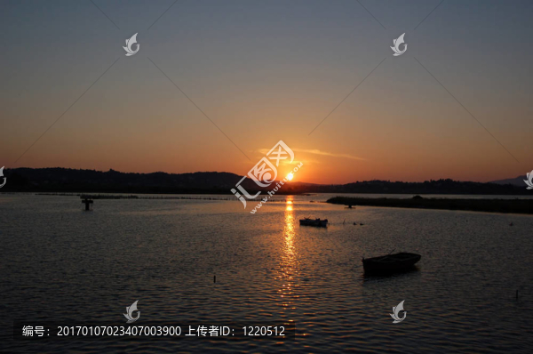 船在黃昏