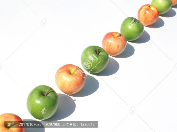 紅綠色和黃色的蘋果