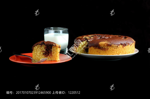 蛋糕和牛奶