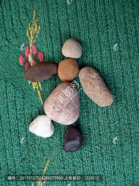 石頭的小男孩-匯圖網(wǎng) www.fosd68.com 石頭的小男孩