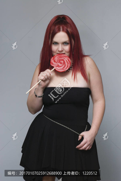 哥特?fù)u滾的紅頭發(fā)女孩，lollipop