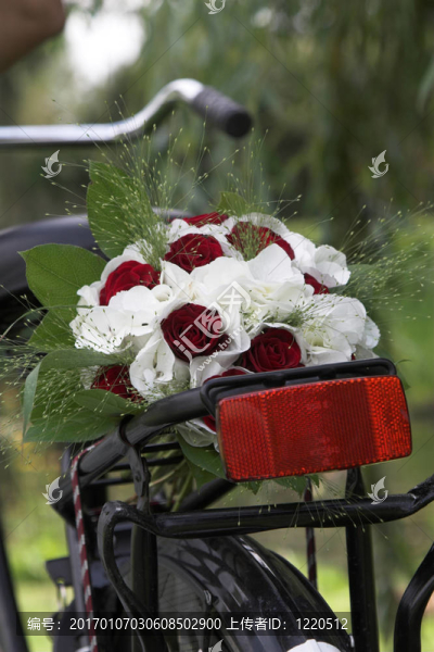 騎自行車weddingbouquet