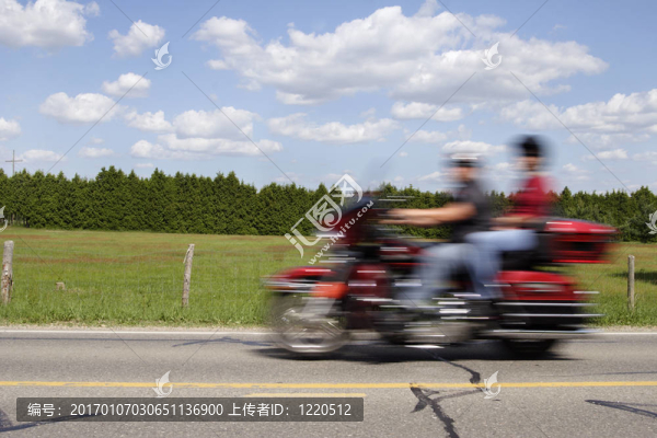 摩托車運(yùn)動(dòng)
