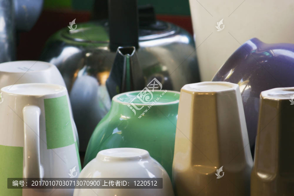 在板凳上02