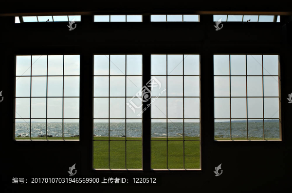 湖的窗戶