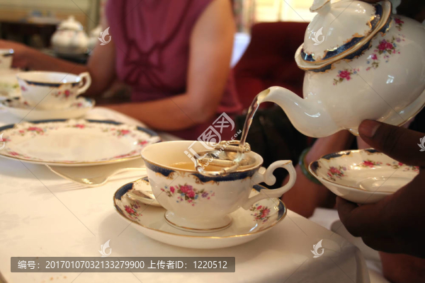 倒茶