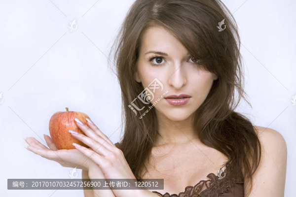 冒充紅蘋(píng)果的女孩