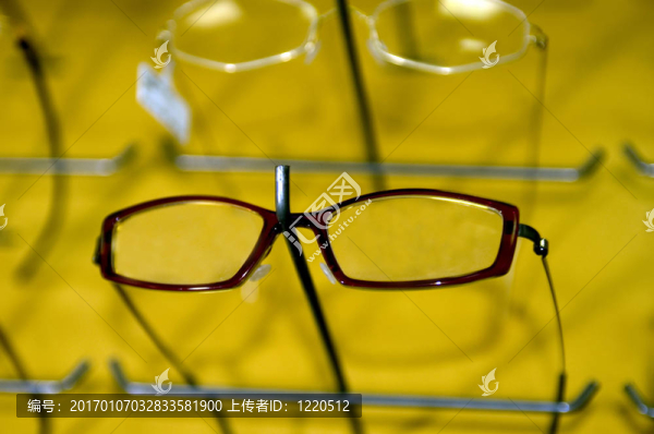eyeglasse框架上墻顯示