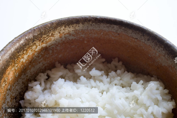 股票照片的陶瓷碗與White,Rice在白色背景