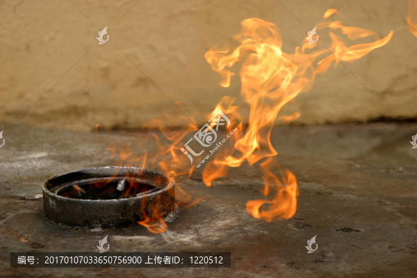 火