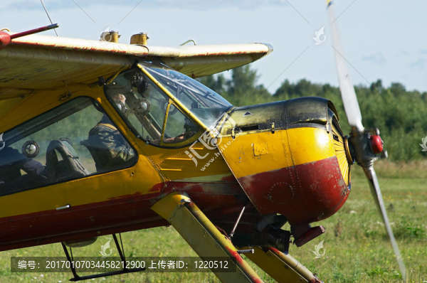 體育運(yùn)動(dòng)飛機(jī)