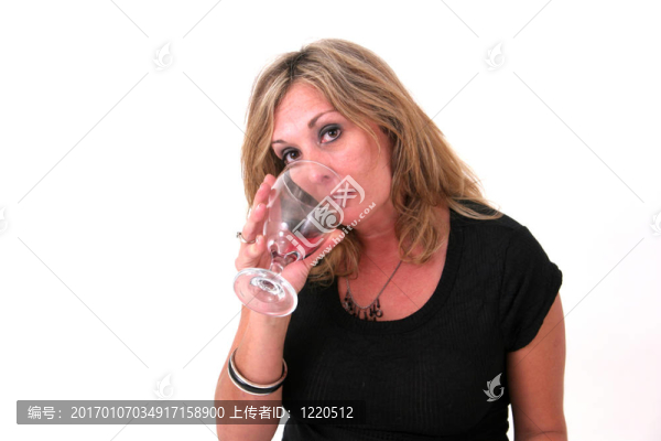 金發(fā)碧眼的葡萄酒杯